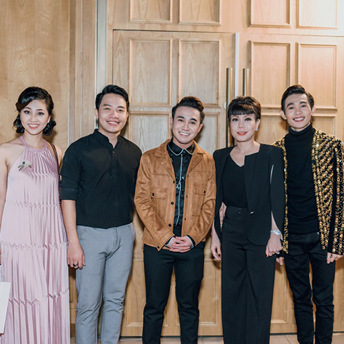 Nước hoa cô đăc cầm tay XPo dành hàng trăm chai nước hoa thơm lâu cho dàn sao “Sài Gòn, Anh Yêu Kem”